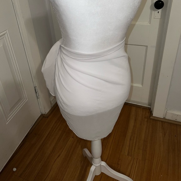 Sheer white sarong - Picture 2 of 3